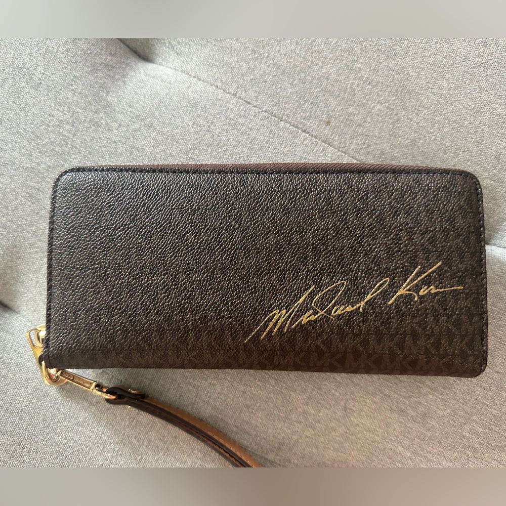 Michael Kors Wristlet